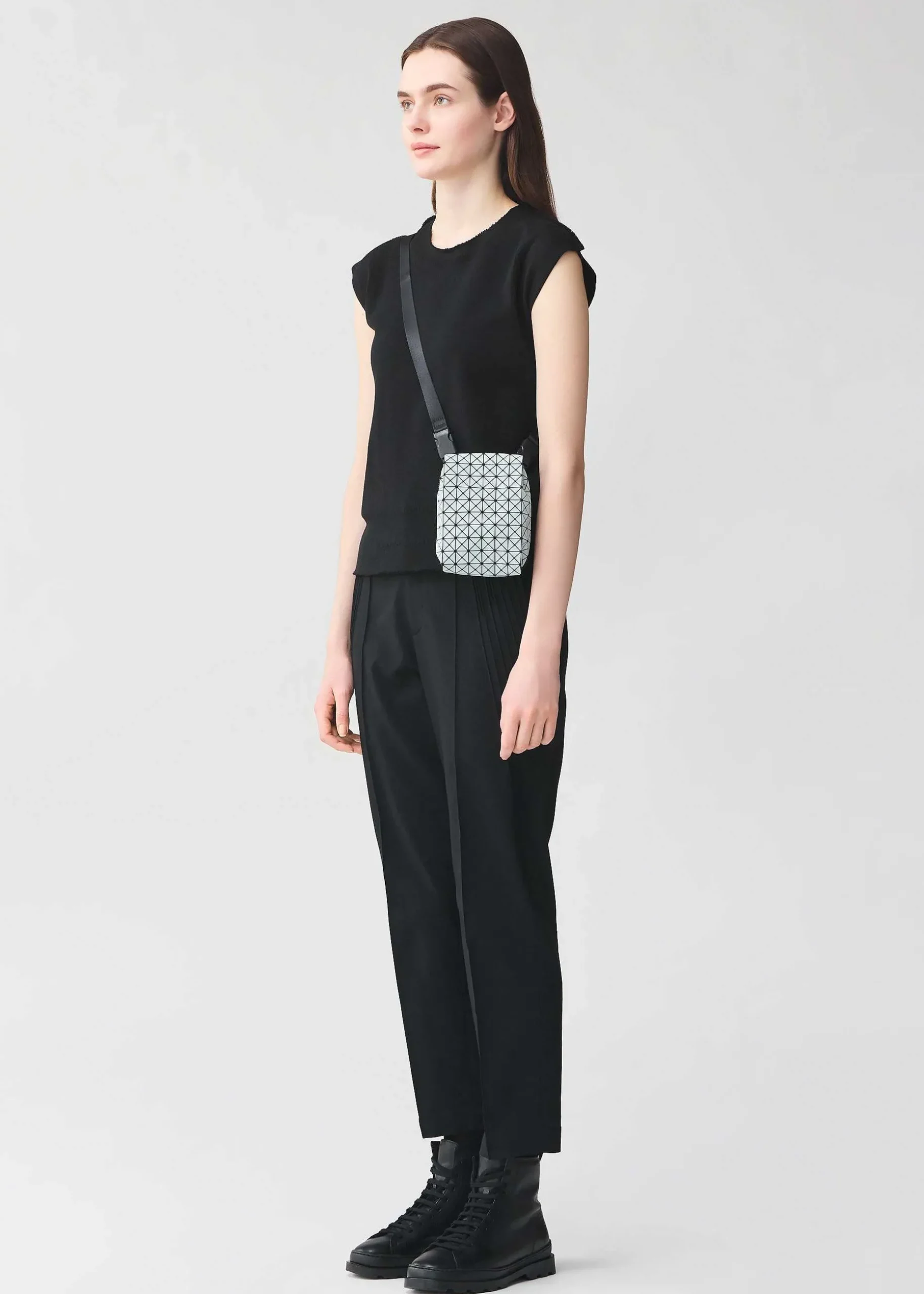 ISSEY MIYAKE Shoulder Bag|Beetle Light Gray