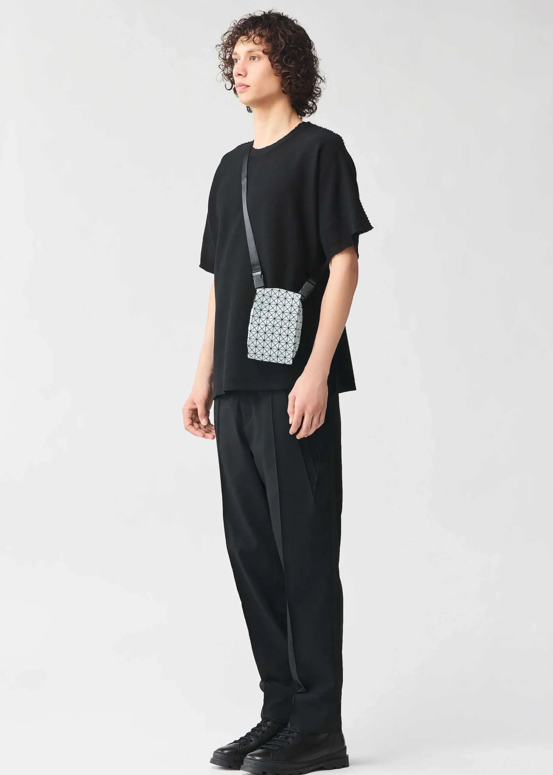 ISSEY MIYAKE Shoulder Bag|Beetle Light Gray