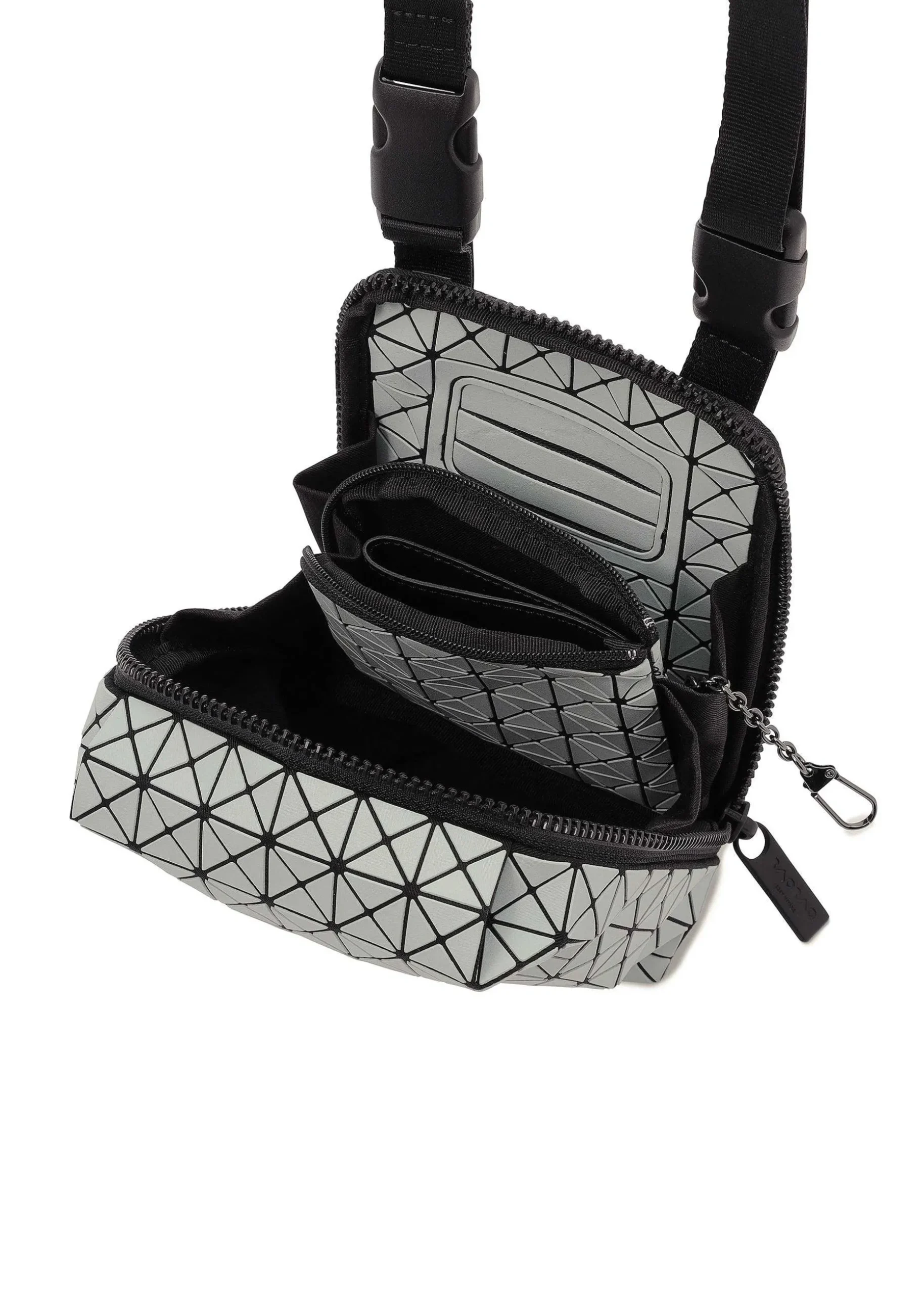 ISSEY MIYAKE Shoulder Bag|Beetle Light Gray