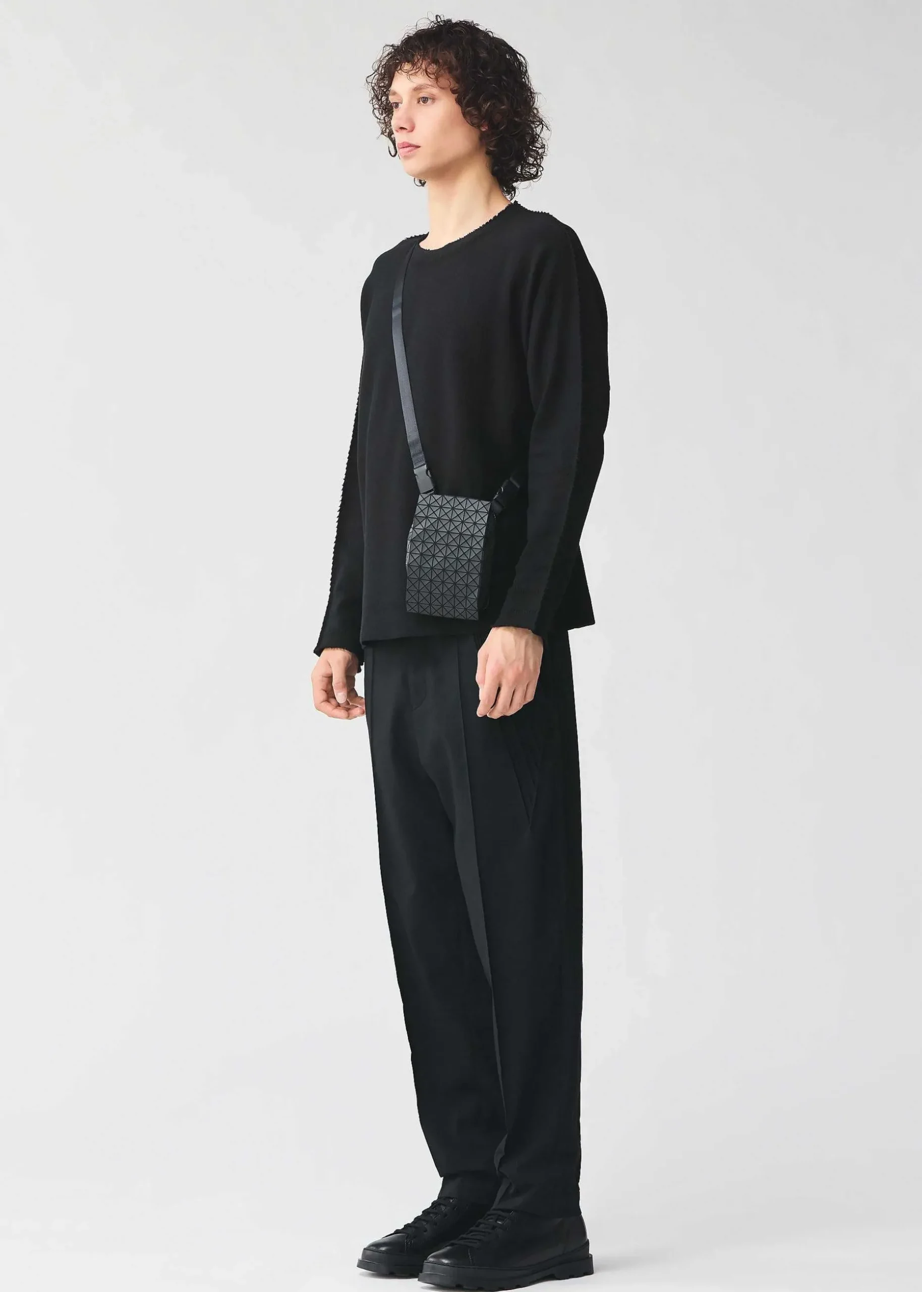 ISSEY MIYAKE Shoulder Bag|Beetle Matte Black