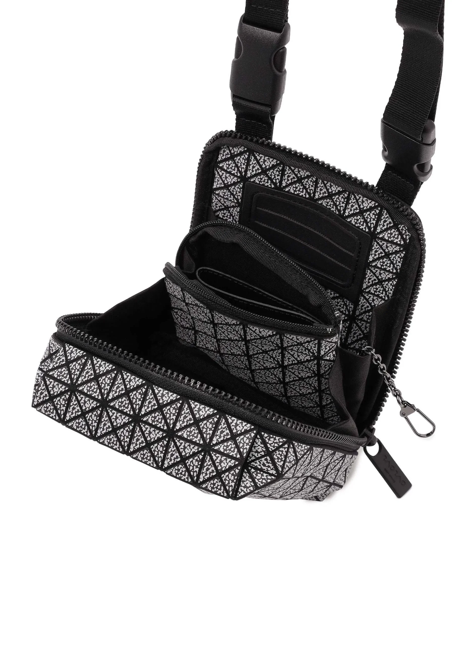 ISSEY MIYAKE Shoulder Bag|Beetle