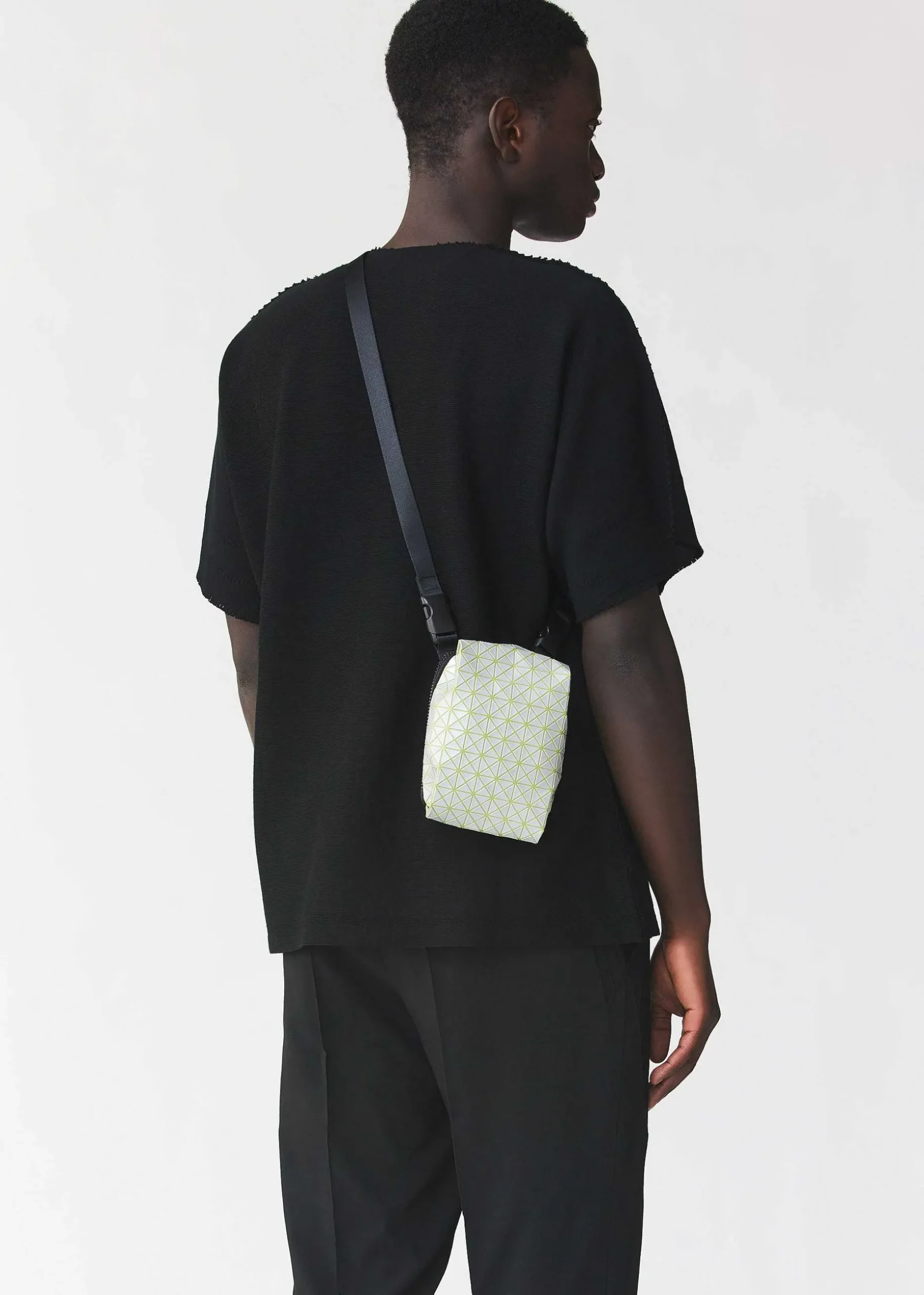 ISSEY MIYAKE Shoulder Bag|Beetle Reflector