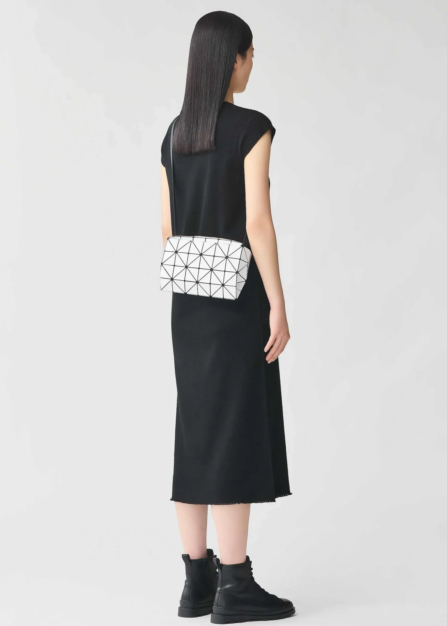 ISSEY MIYAKE Shoulder Bag|Carton