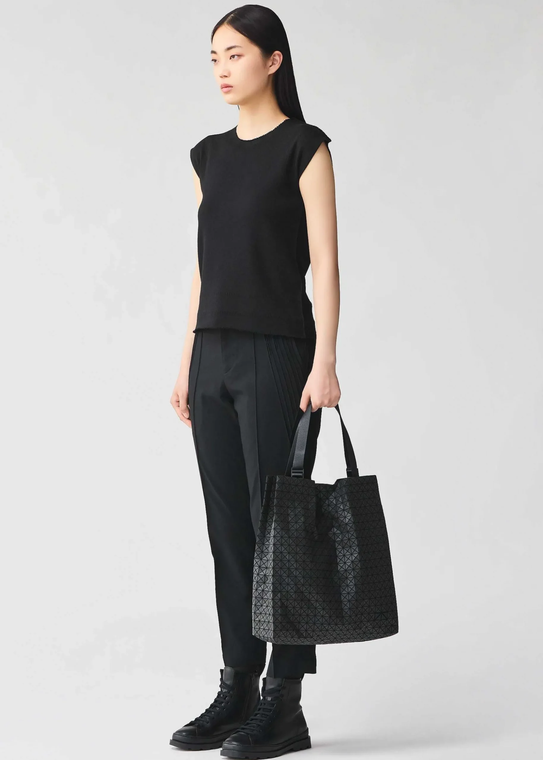 ISSEY MIYAKE Tote Bag|Cart S Matte Black