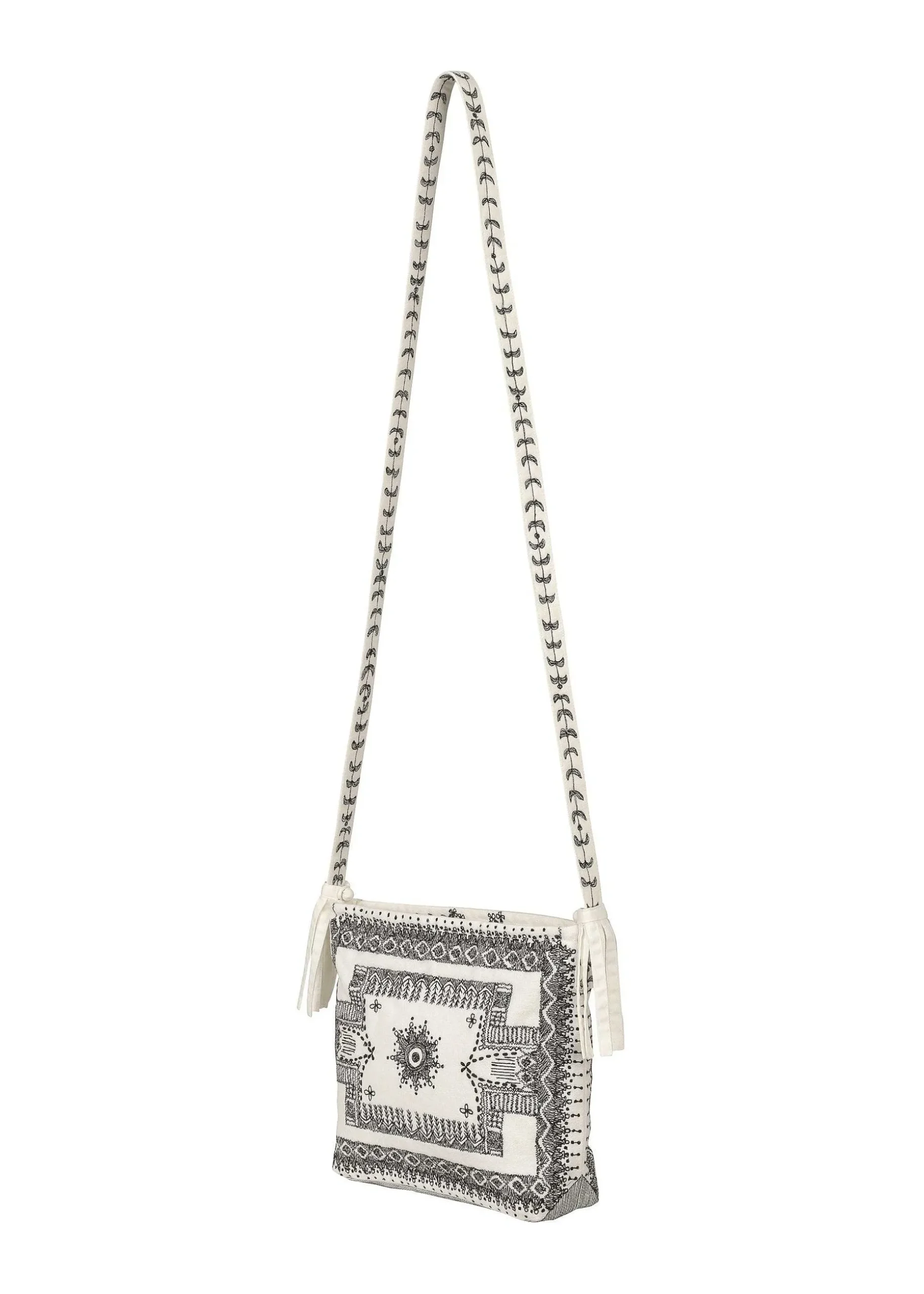 ISSEY MIYAKE Shoulder Bag|Crown
