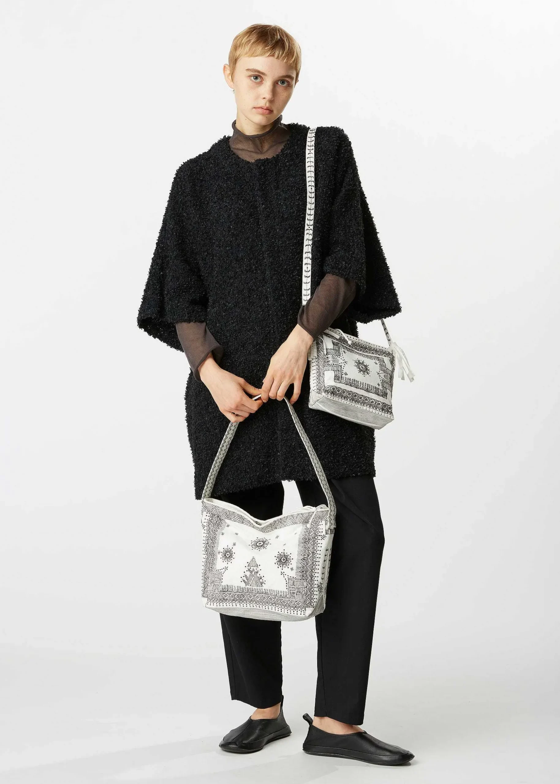 ISSEY MIYAKE Shoulder Bag|Crown