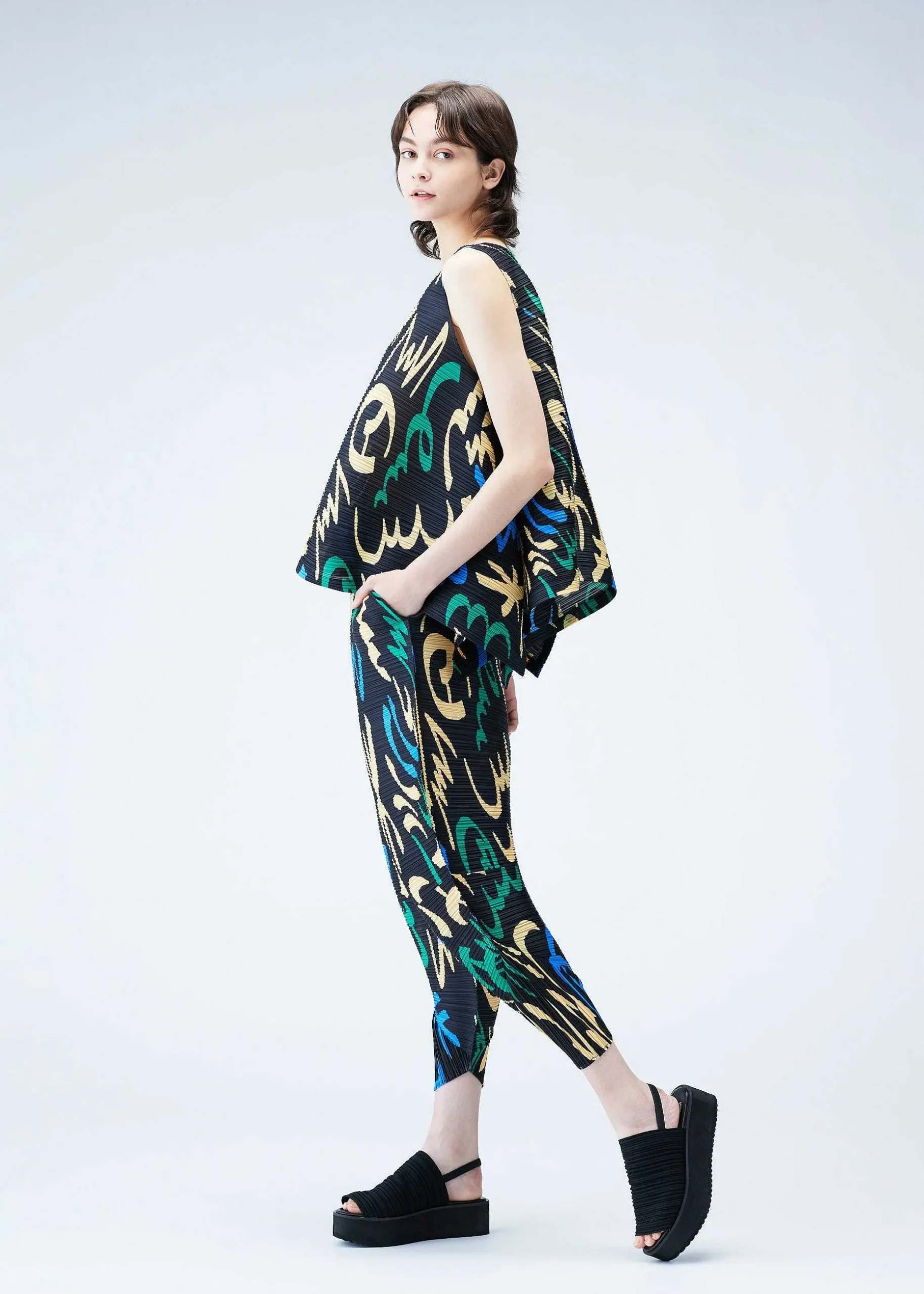 ISSEY MIYAKE Pants|Fizzy