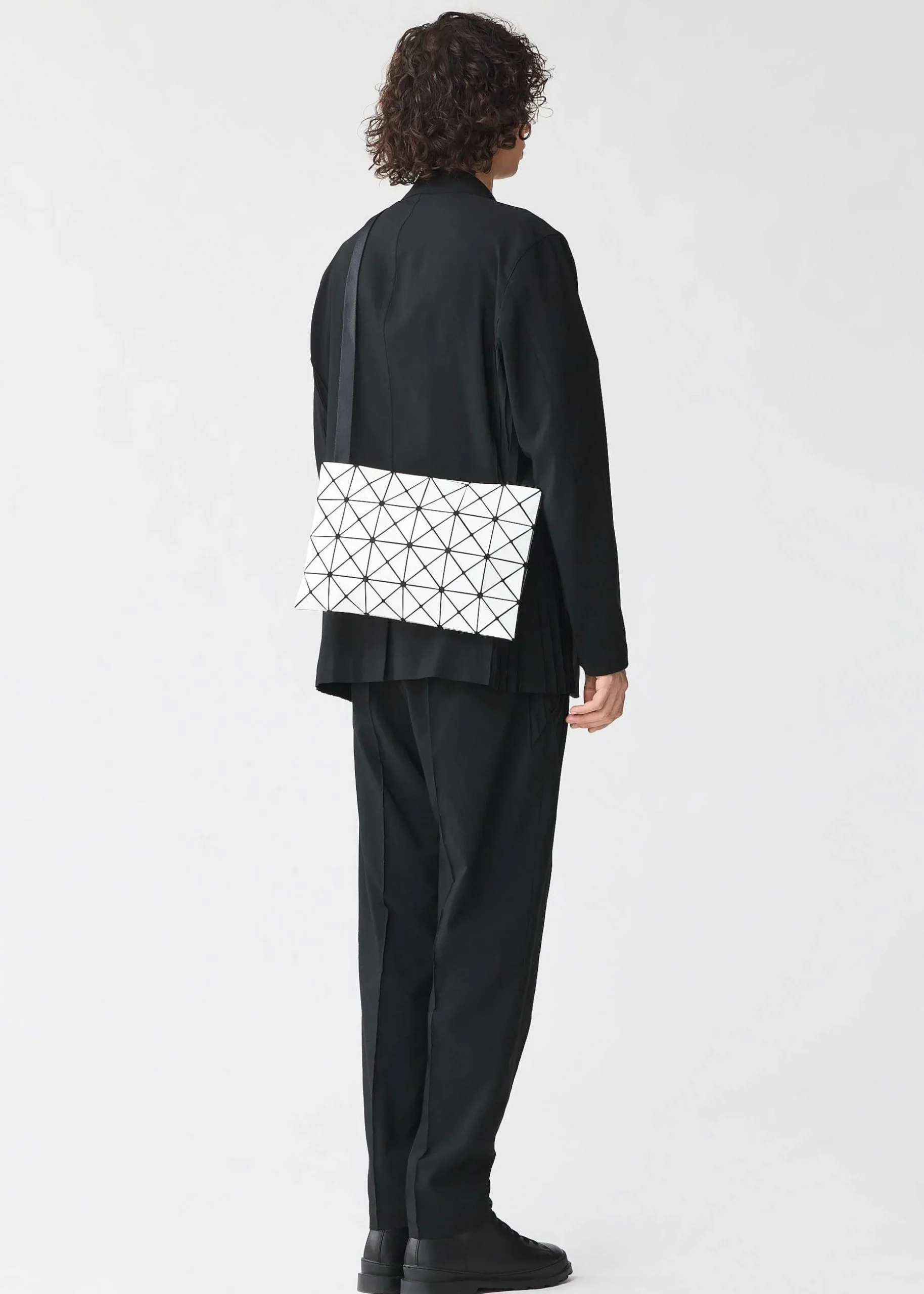 ISSEY MIYAKE Shoulder Bag|Lucent