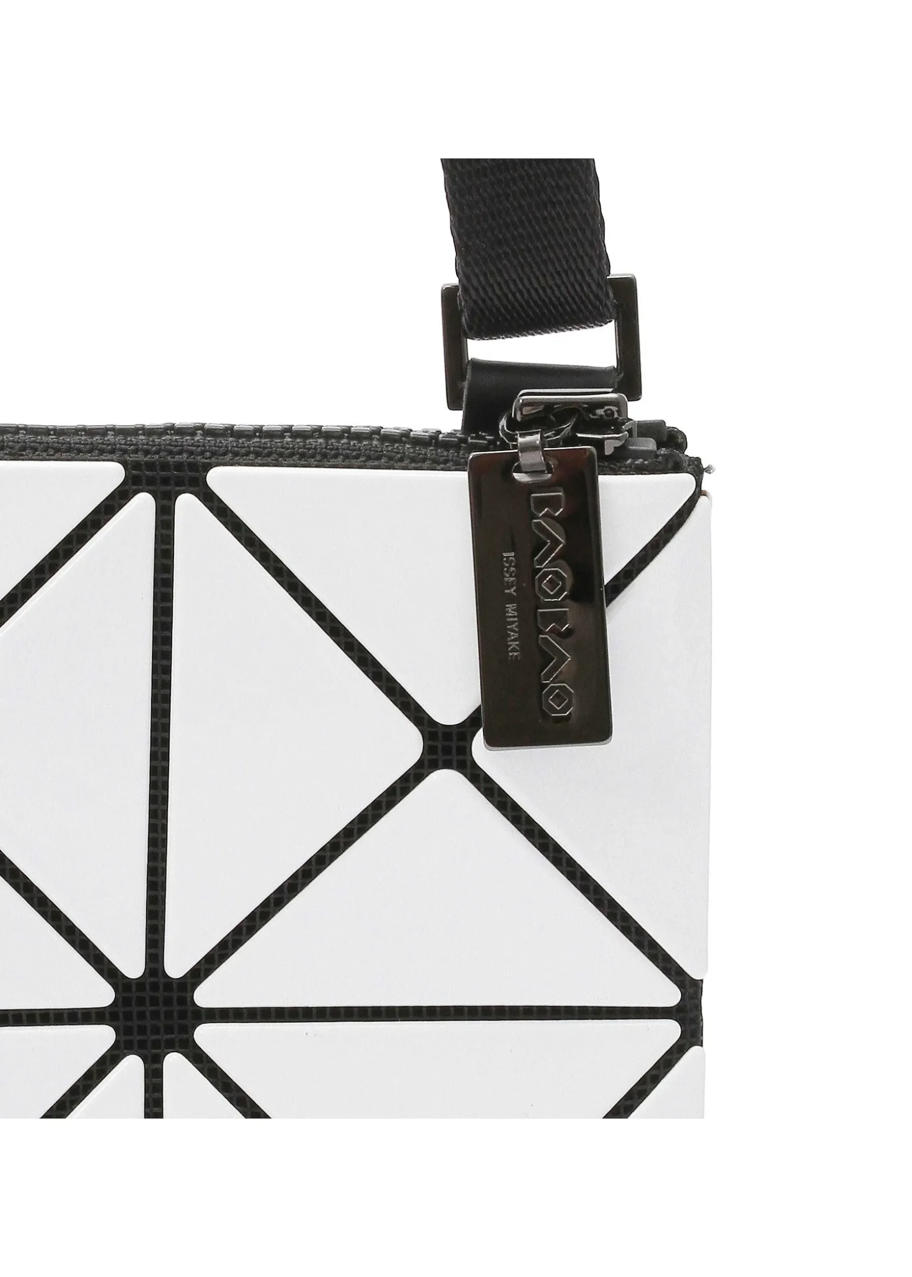 ISSEY MIYAKE Shoulder Bag|Lucent