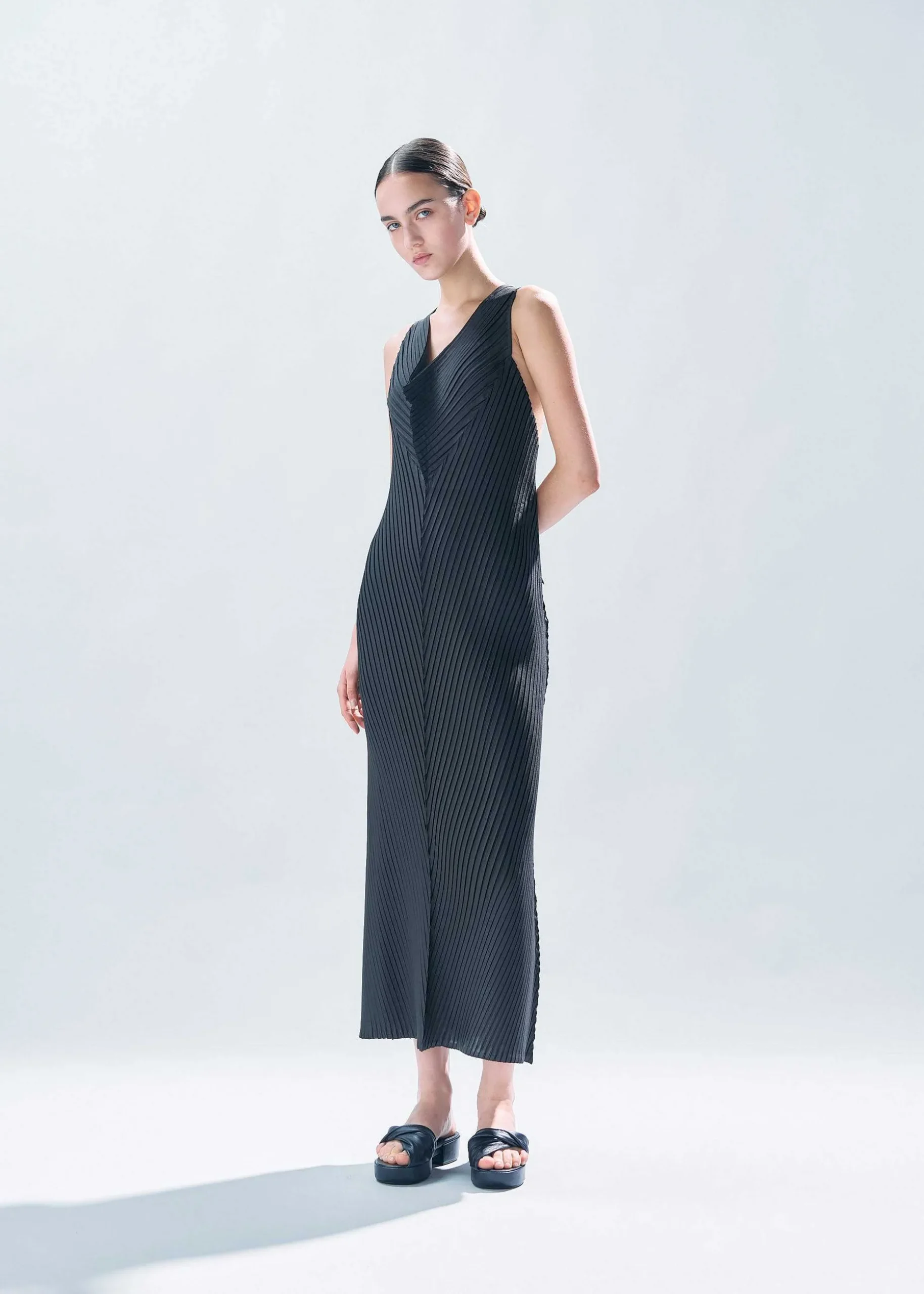 ISSEY MIYAKE Dress|Paper Like Pleats
