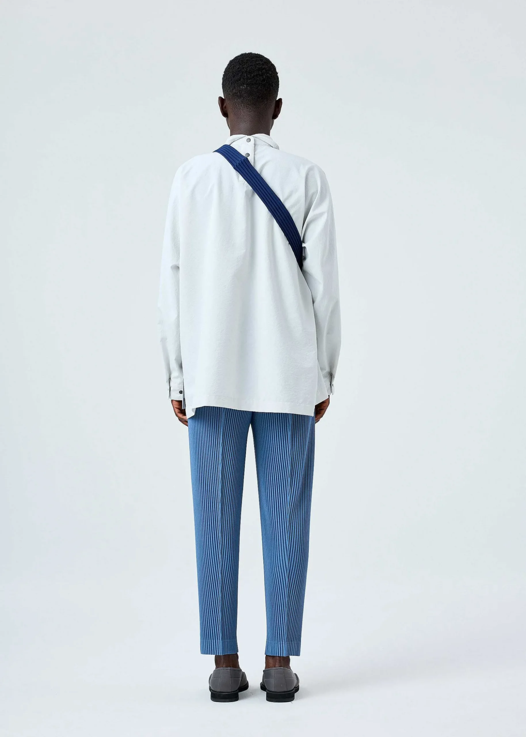 ISSEY MIYAKE Shoulder Bag|Pocket 1
