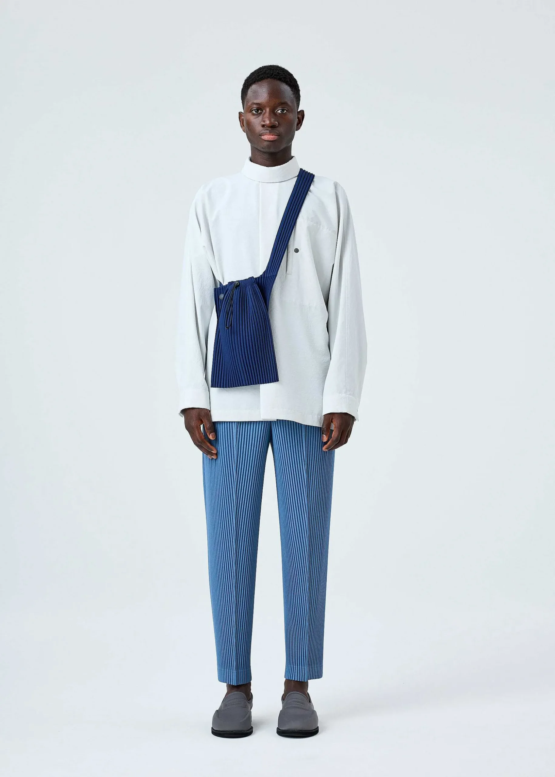 ISSEY MIYAKE Shoulder Bag|Pocket 1