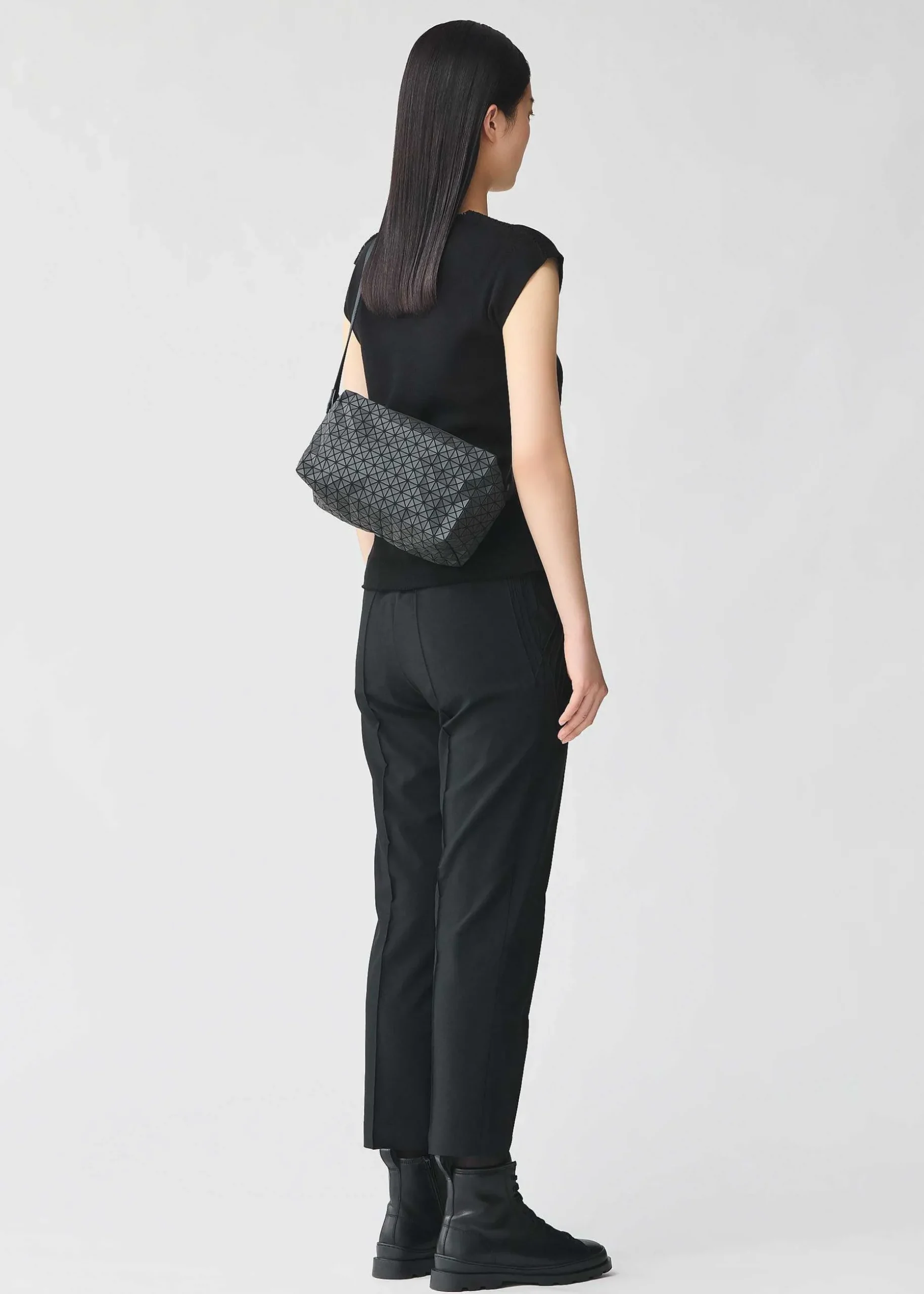 ISSEY MIYAKE Shoulder Bag|Saddle Bag Matte Black