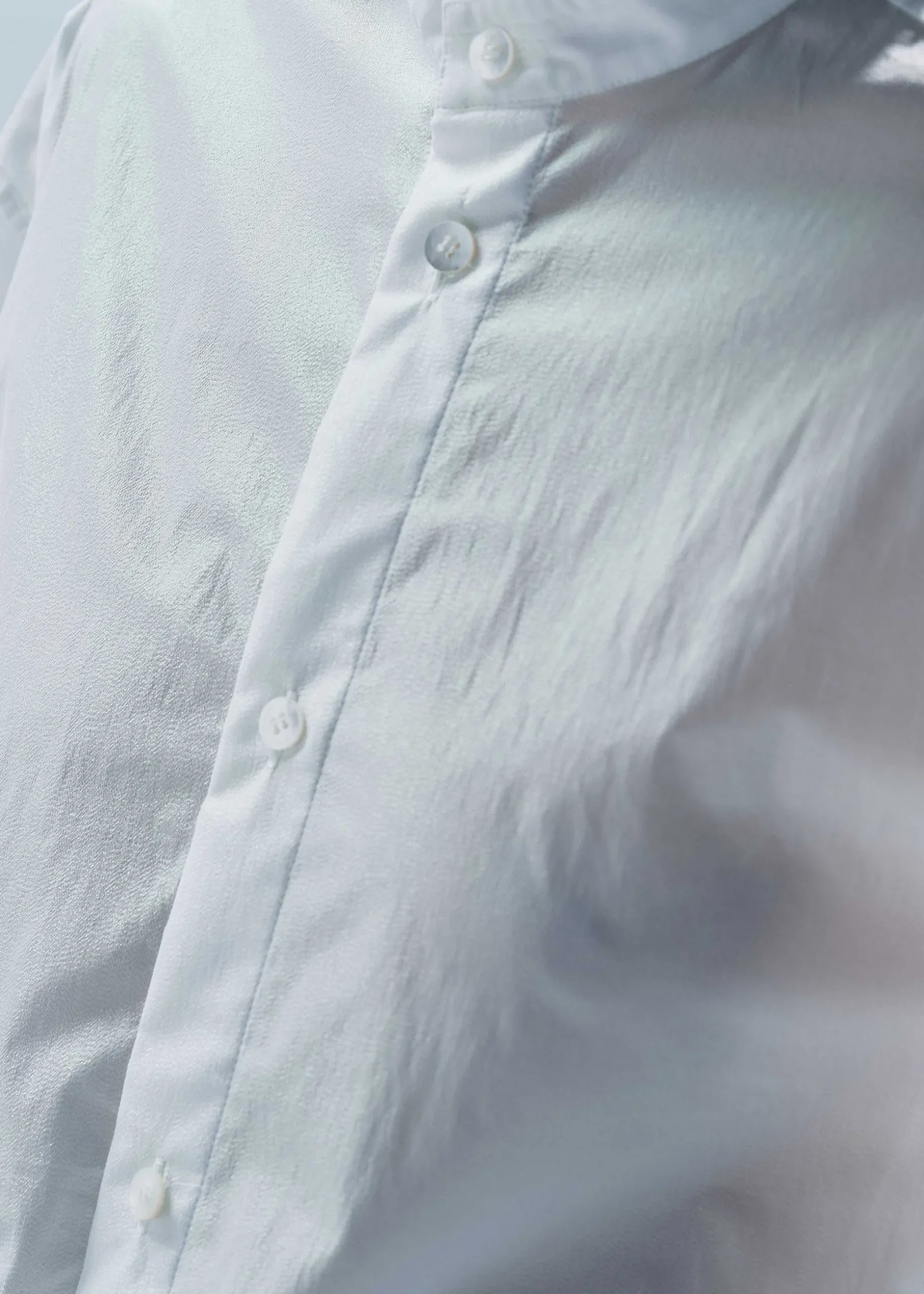 ISSEY MIYAKE Shirts|Sleek Stretch