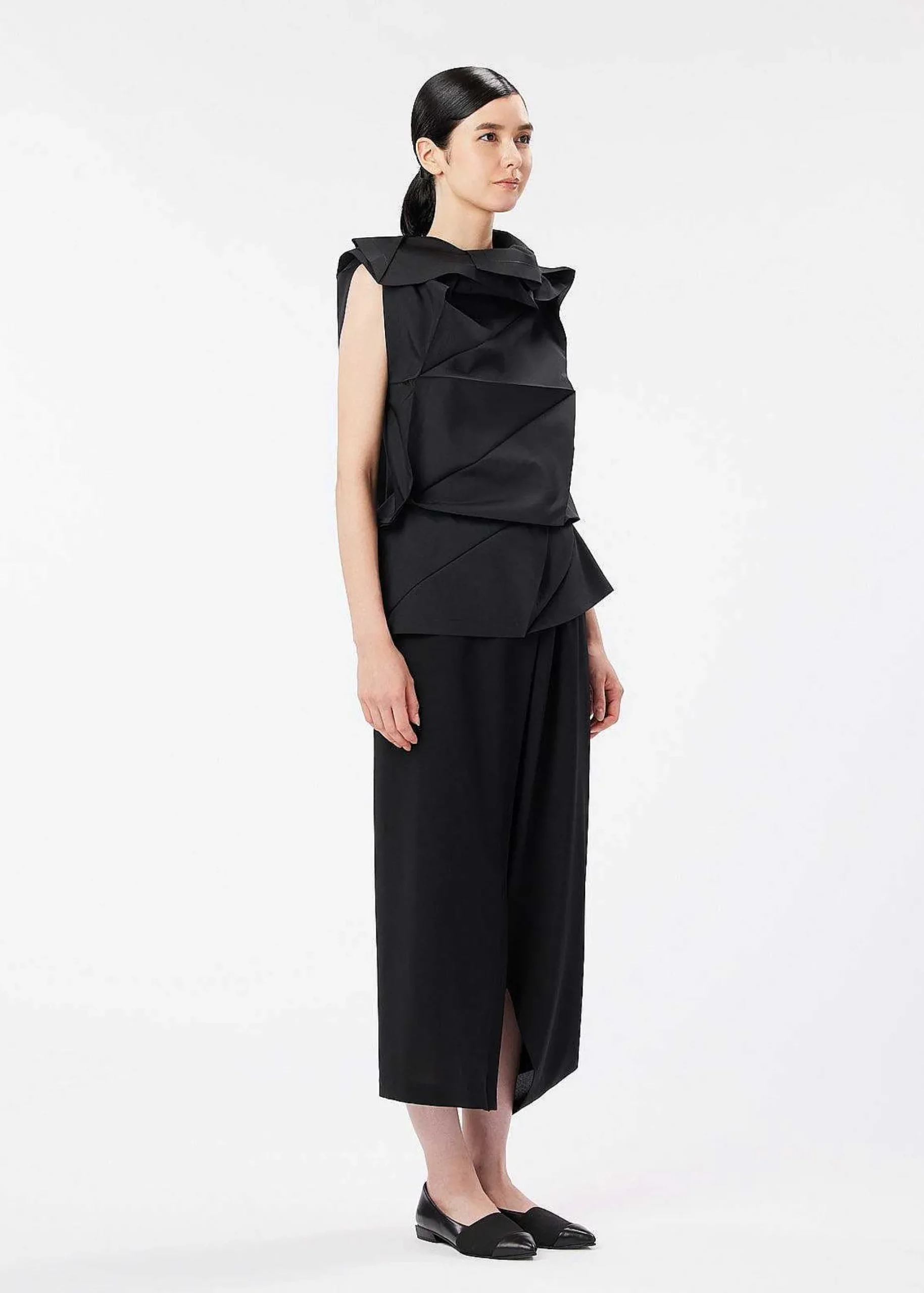 ISSEY MIYAKE Top|132 5. Solid Black