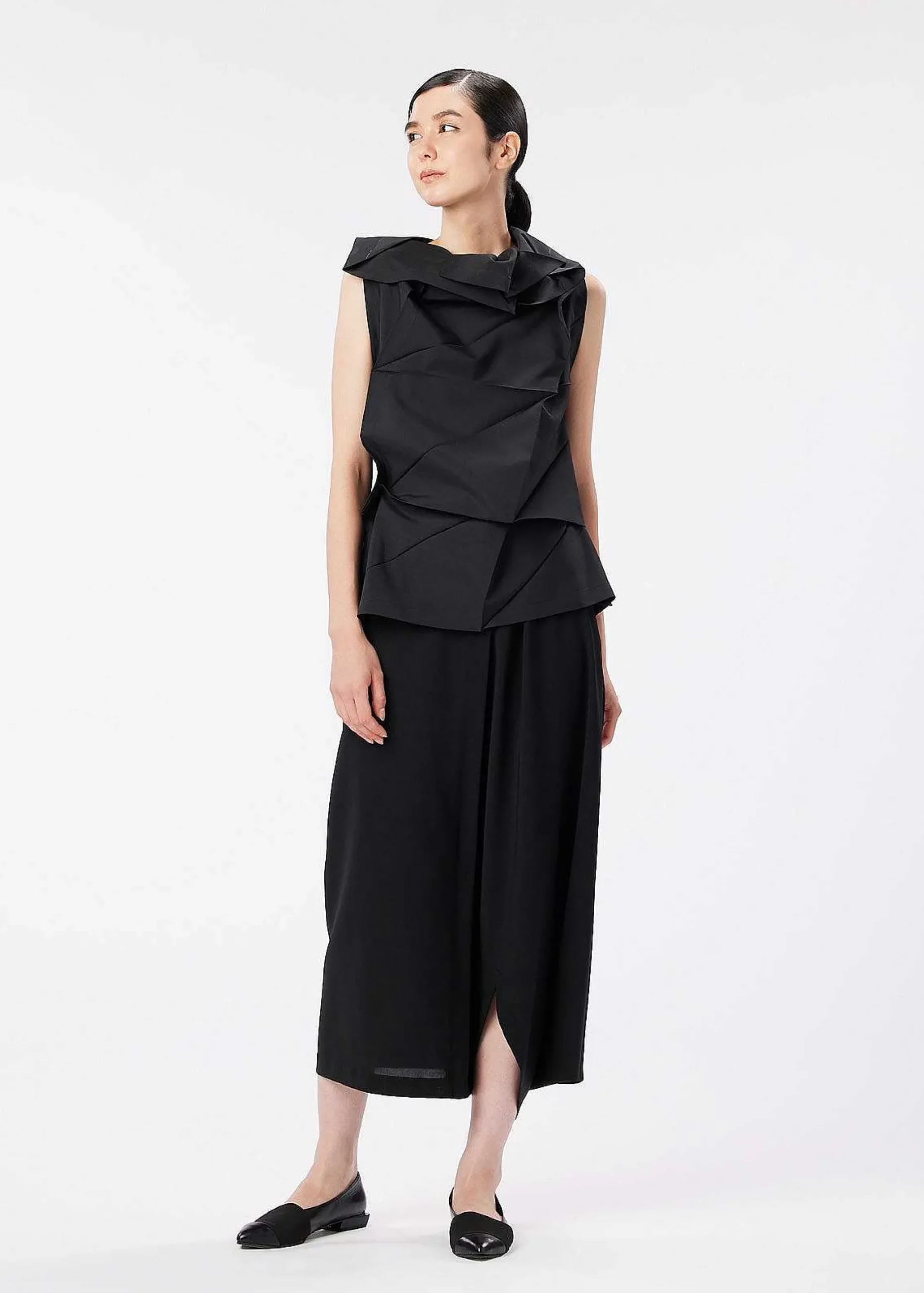 ISSEY MIYAKE Top|132 5. Solid Black