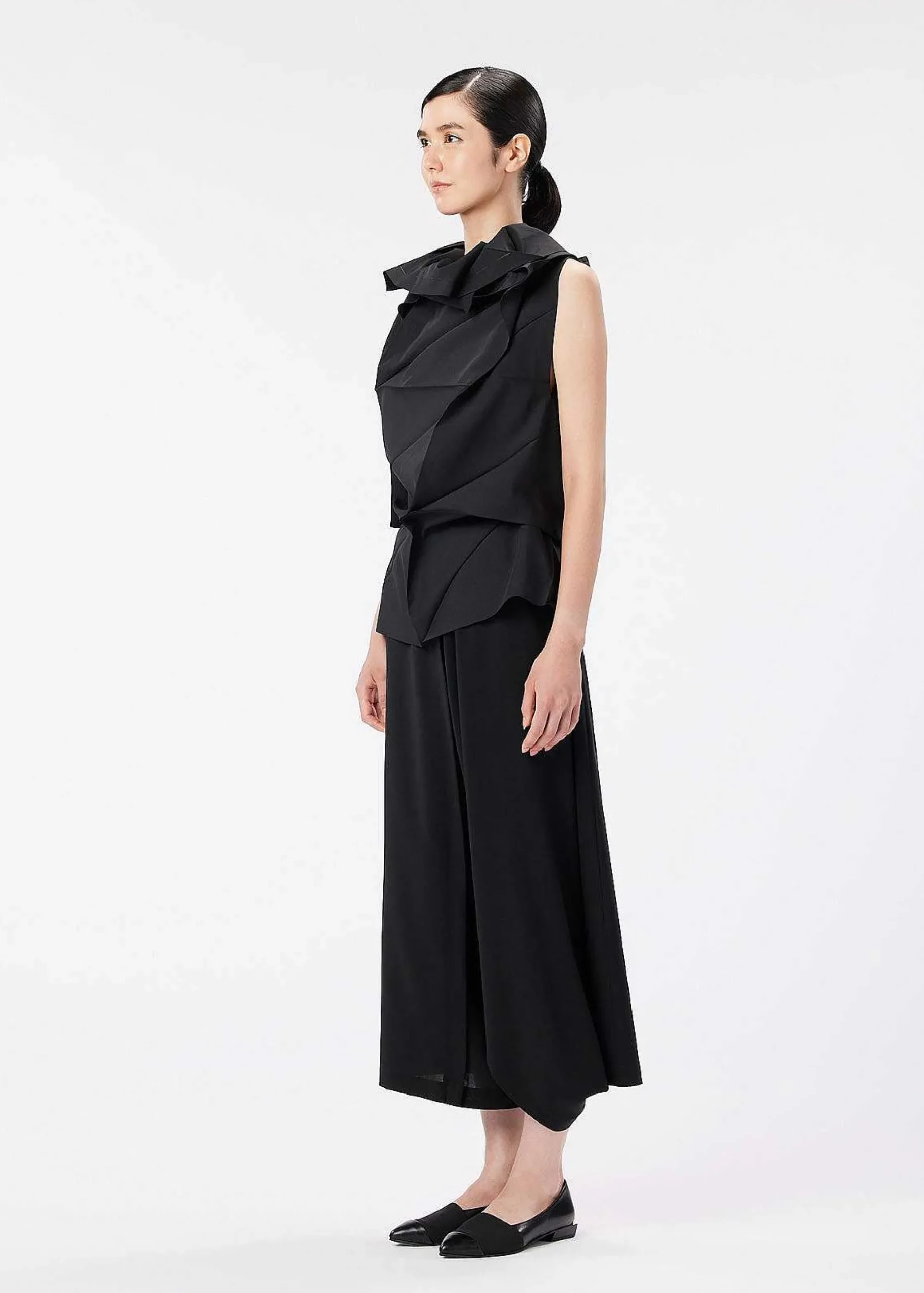 ISSEY MIYAKE Top|132 5. Solid Black