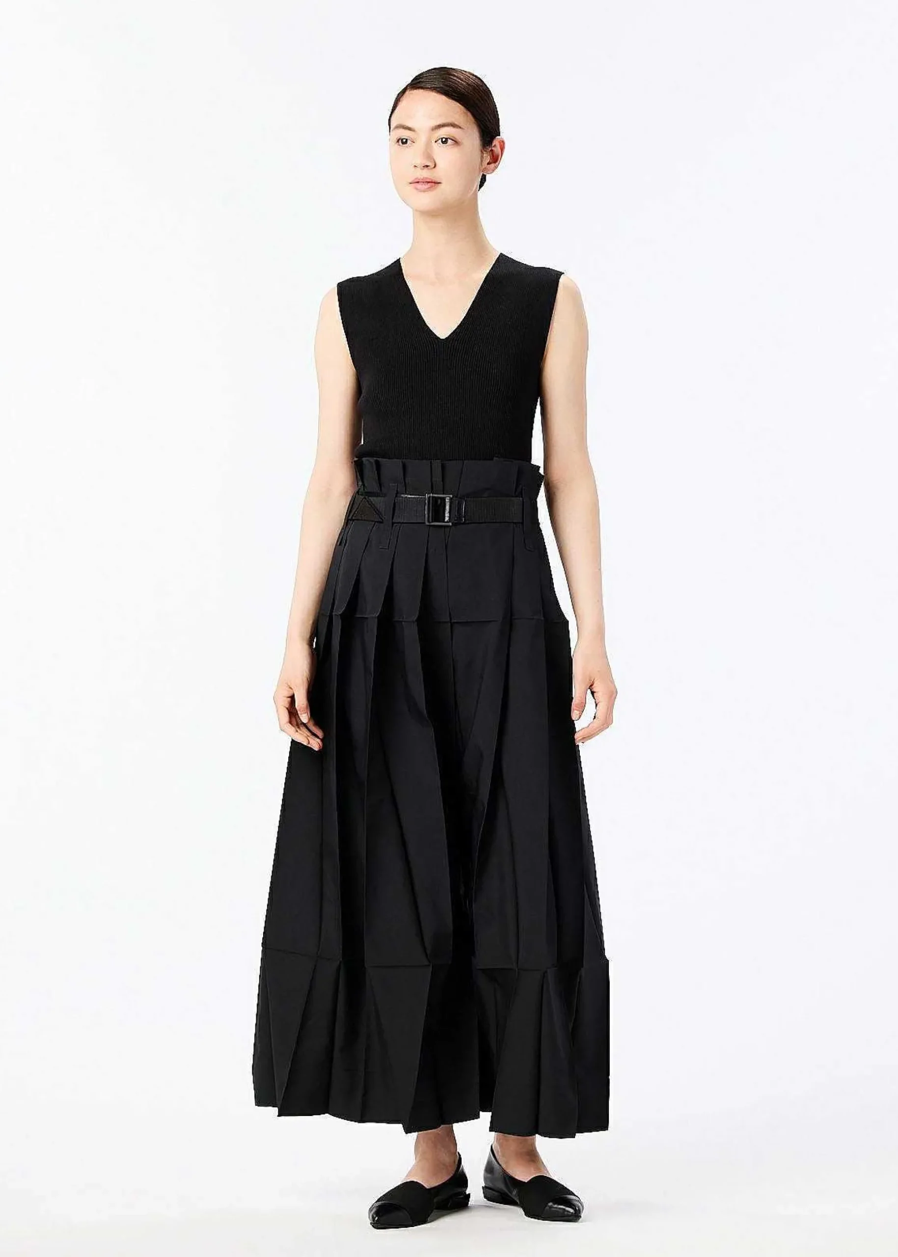 ISSEY MIYAKE Pants|132 5. Solid Black