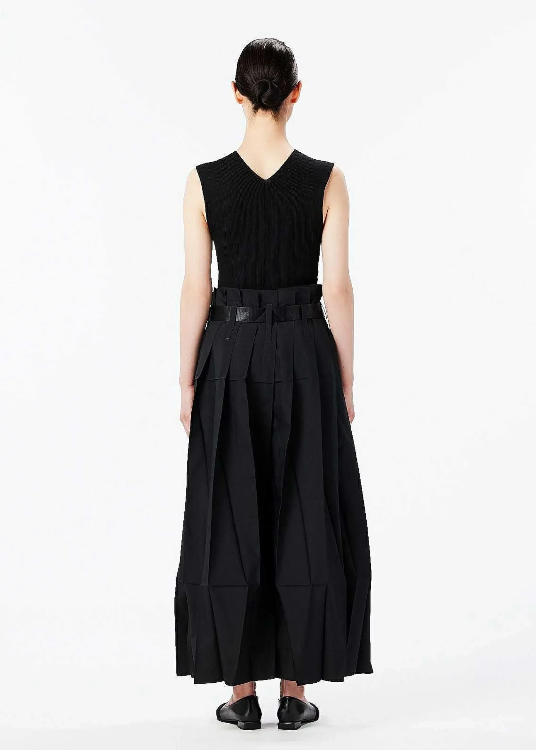 ISSEY MIYAKE Pants|132 5. Solid Black