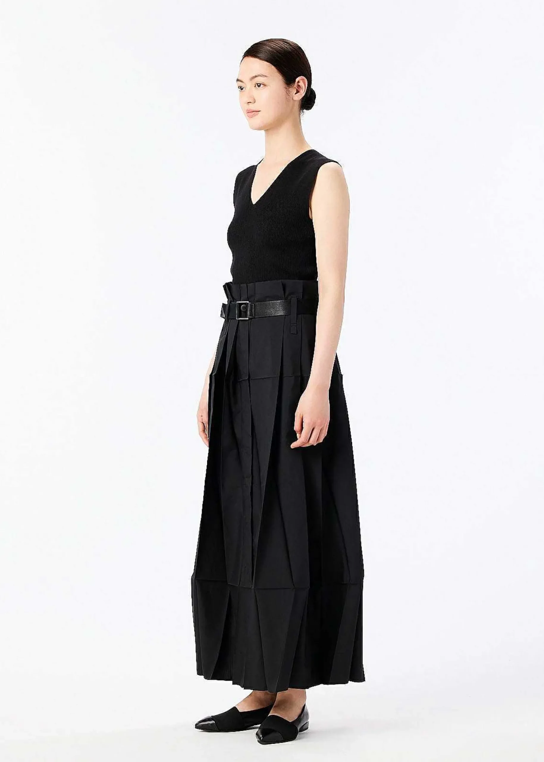 ISSEY MIYAKE Pants|132 5. Solid Black