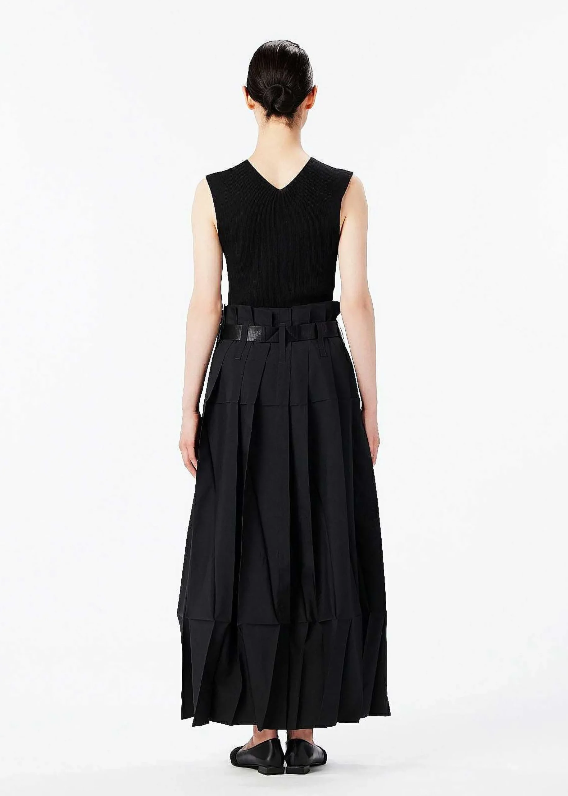 ISSEY MIYAKE Pants|132 5. Solid Black