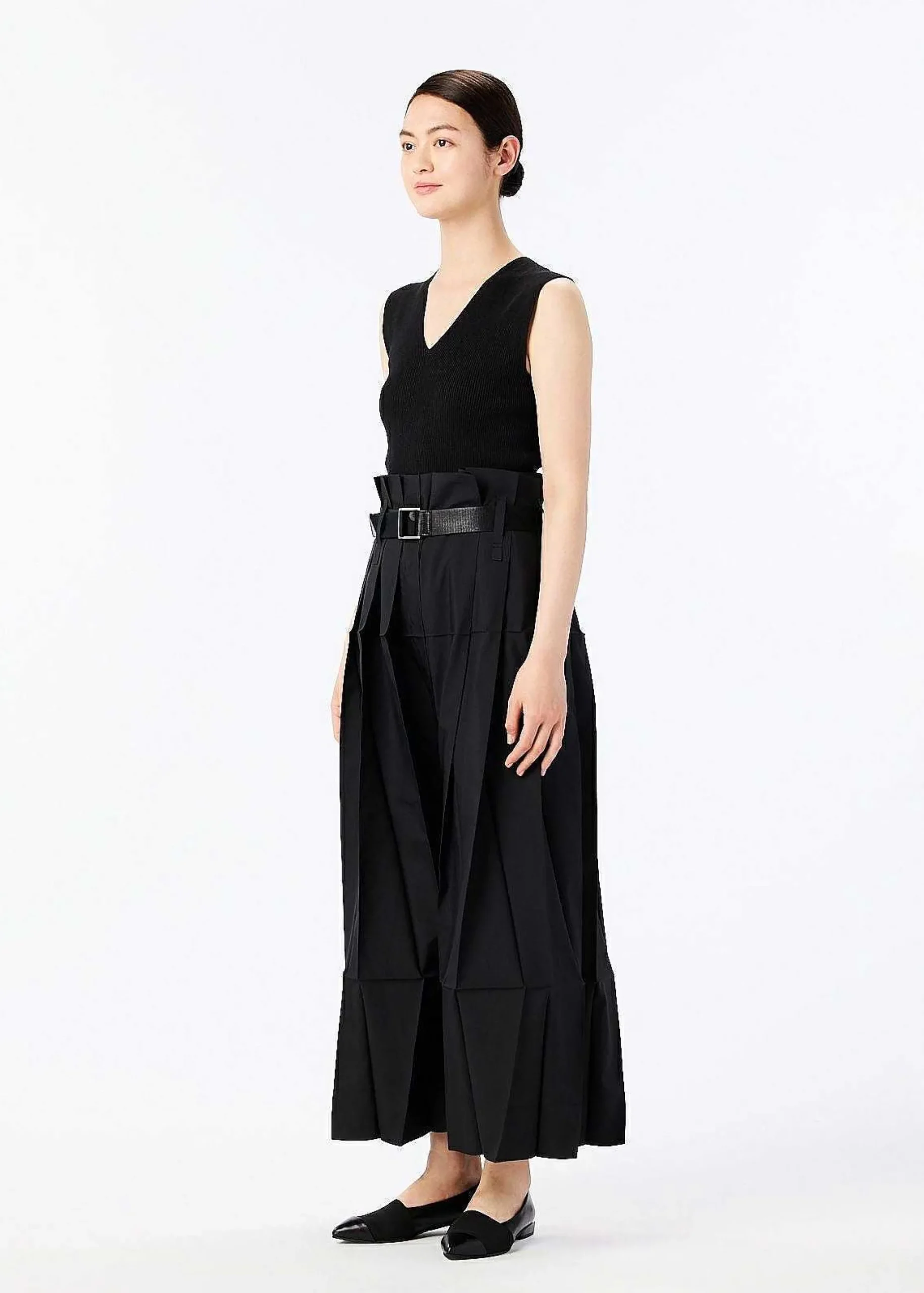 ISSEY MIYAKE Pants|132 5. Solid Black