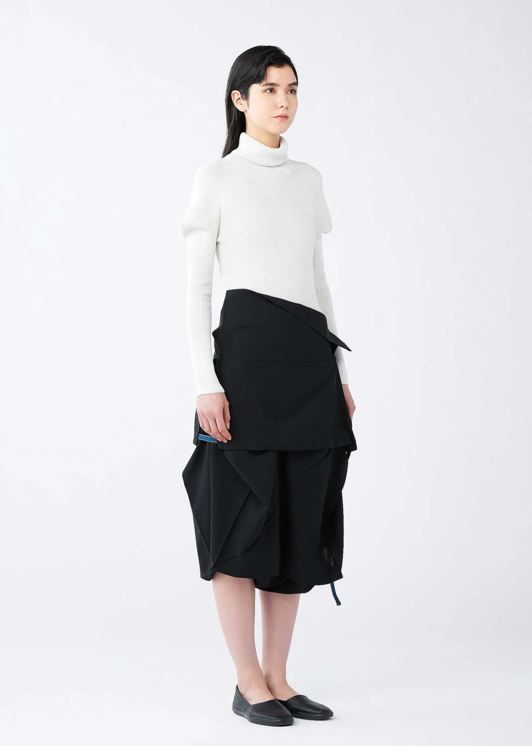 ISSEY MIYAKE Pants|Strata Solid
