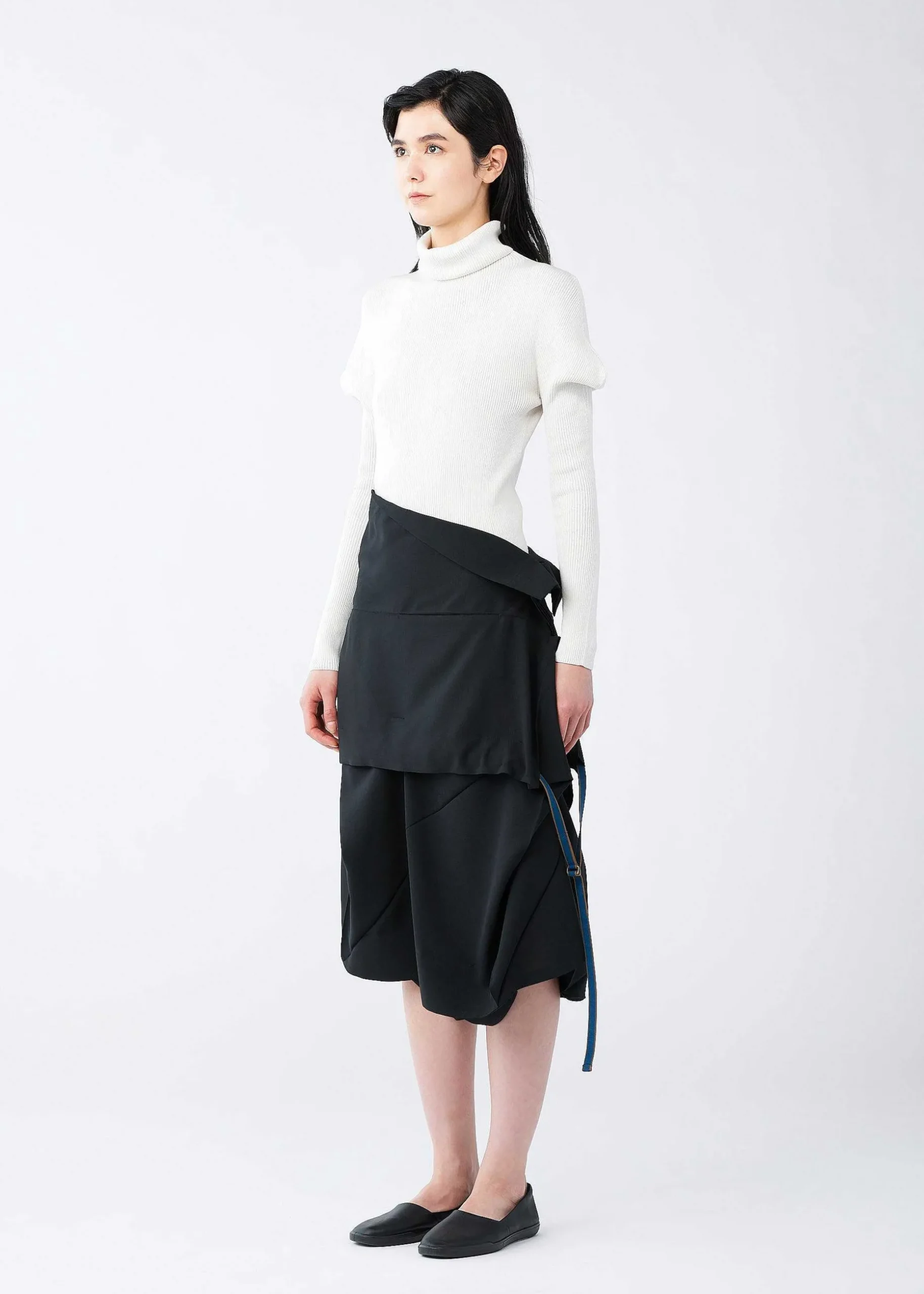 ISSEY MIYAKE Pants|Strata Solid