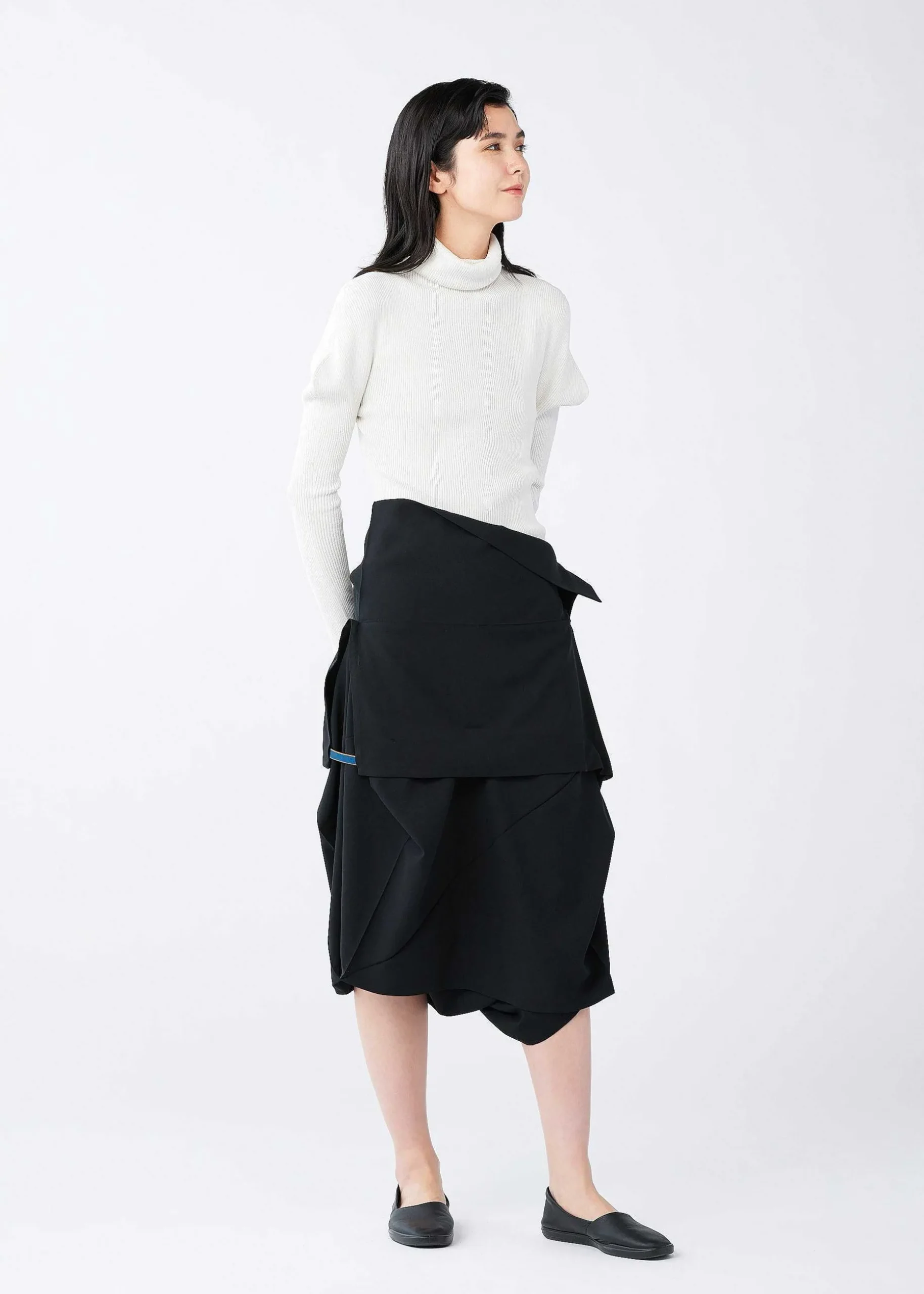 ISSEY MIYAKE Pants|Strata Solid
