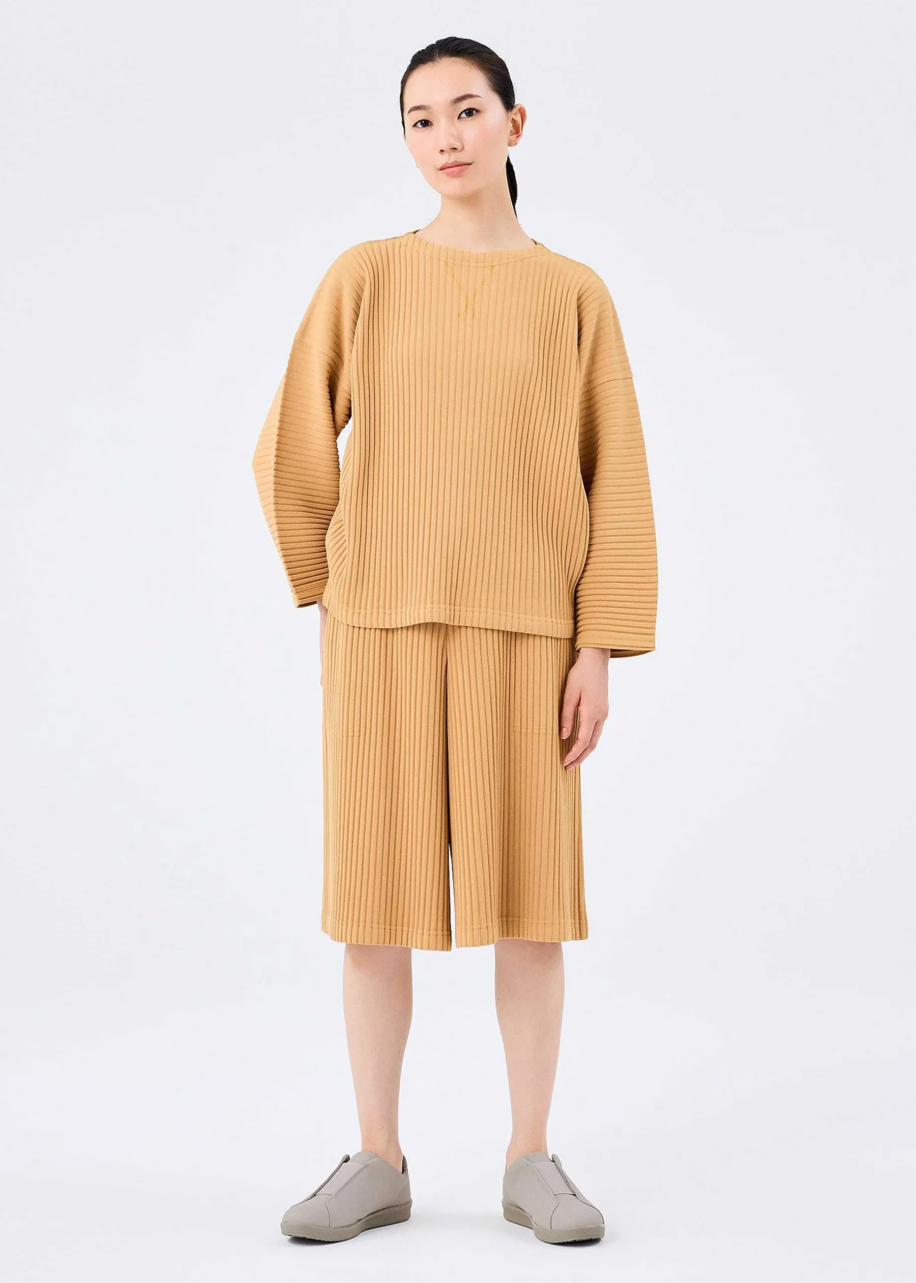 ISSEY MIYAKE Top|Sweats Pleats