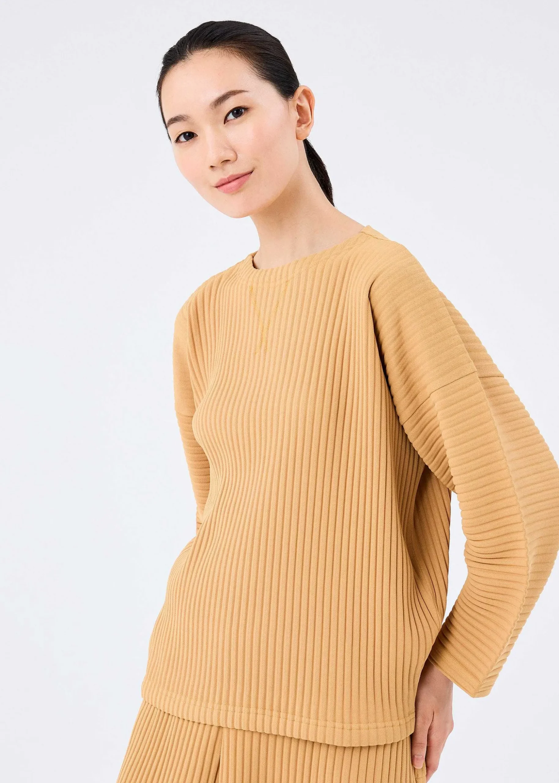 ISSEY MIYAKE Top|Sweats Pleats
