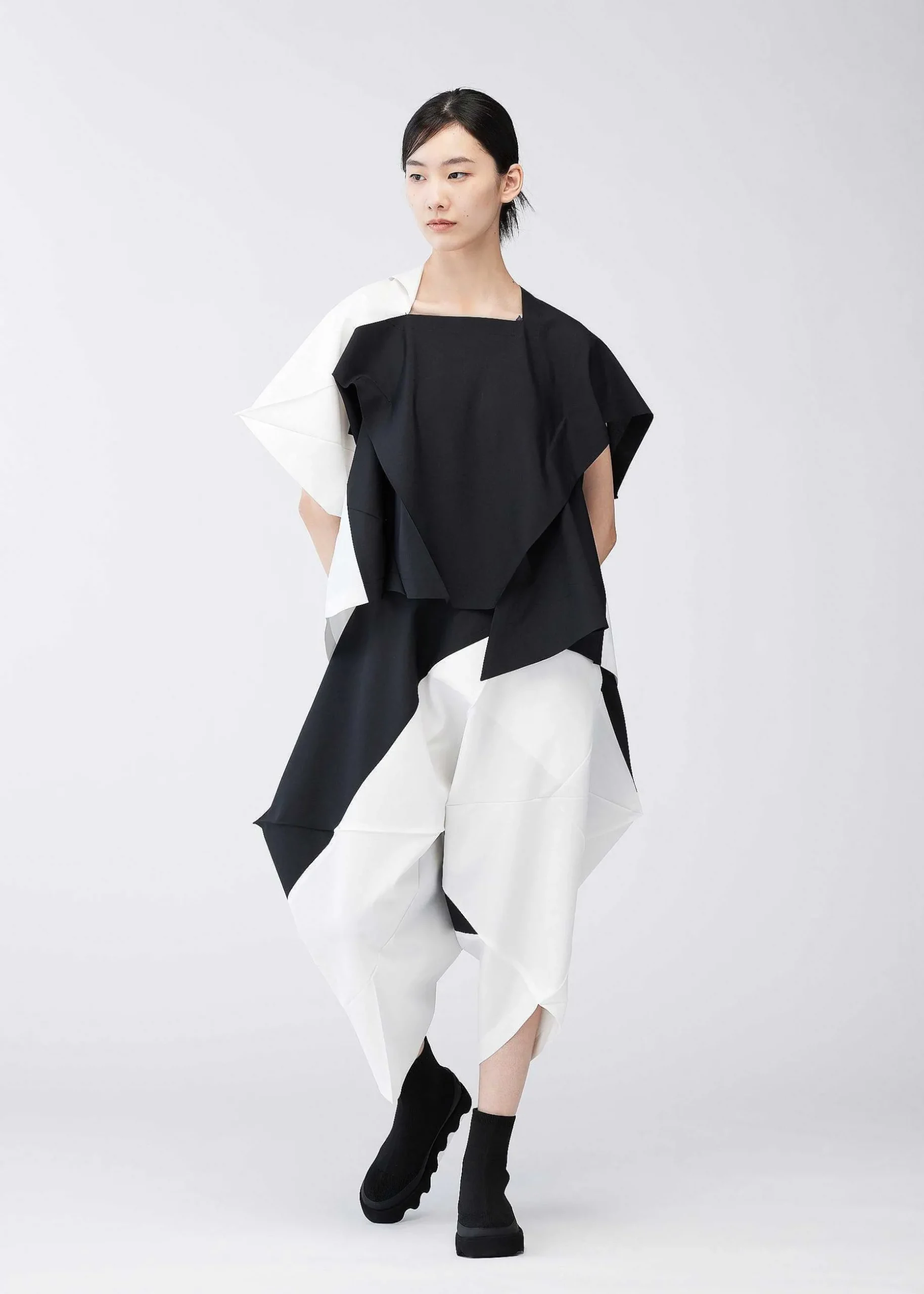 ISSEY MIYAKE Top|Switching Volume