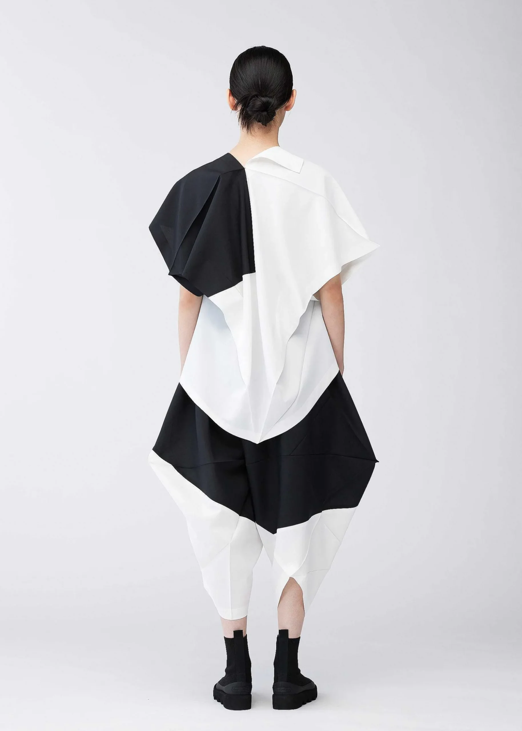 ISSEY MIYAKE Top|Switching Volume