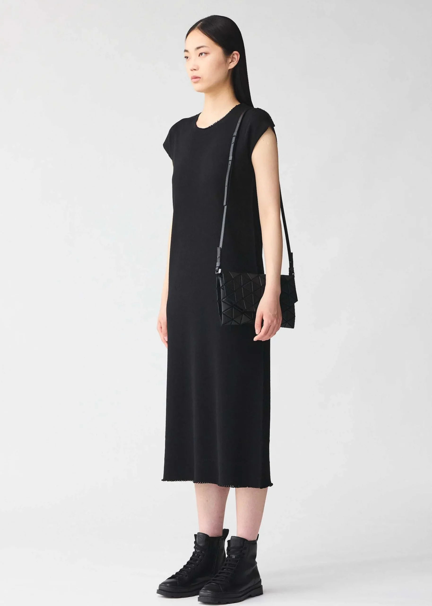 ISSEY MIYAKE Shoulder Bag|Tonneau Matte