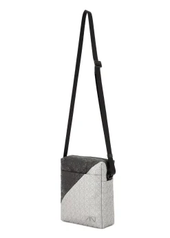 ISSEY MIYAKE Shoulder Bag|Voyager