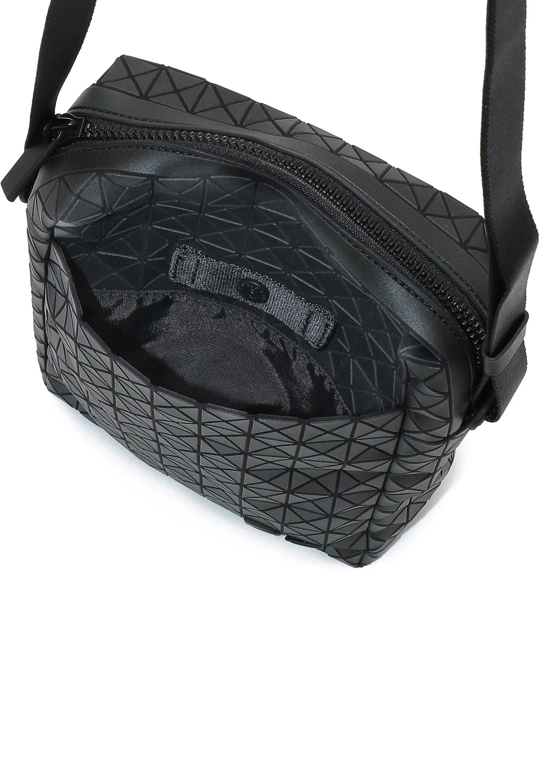 ISSEY MIYAKE Shoulder Bag|Voyager Matte Black