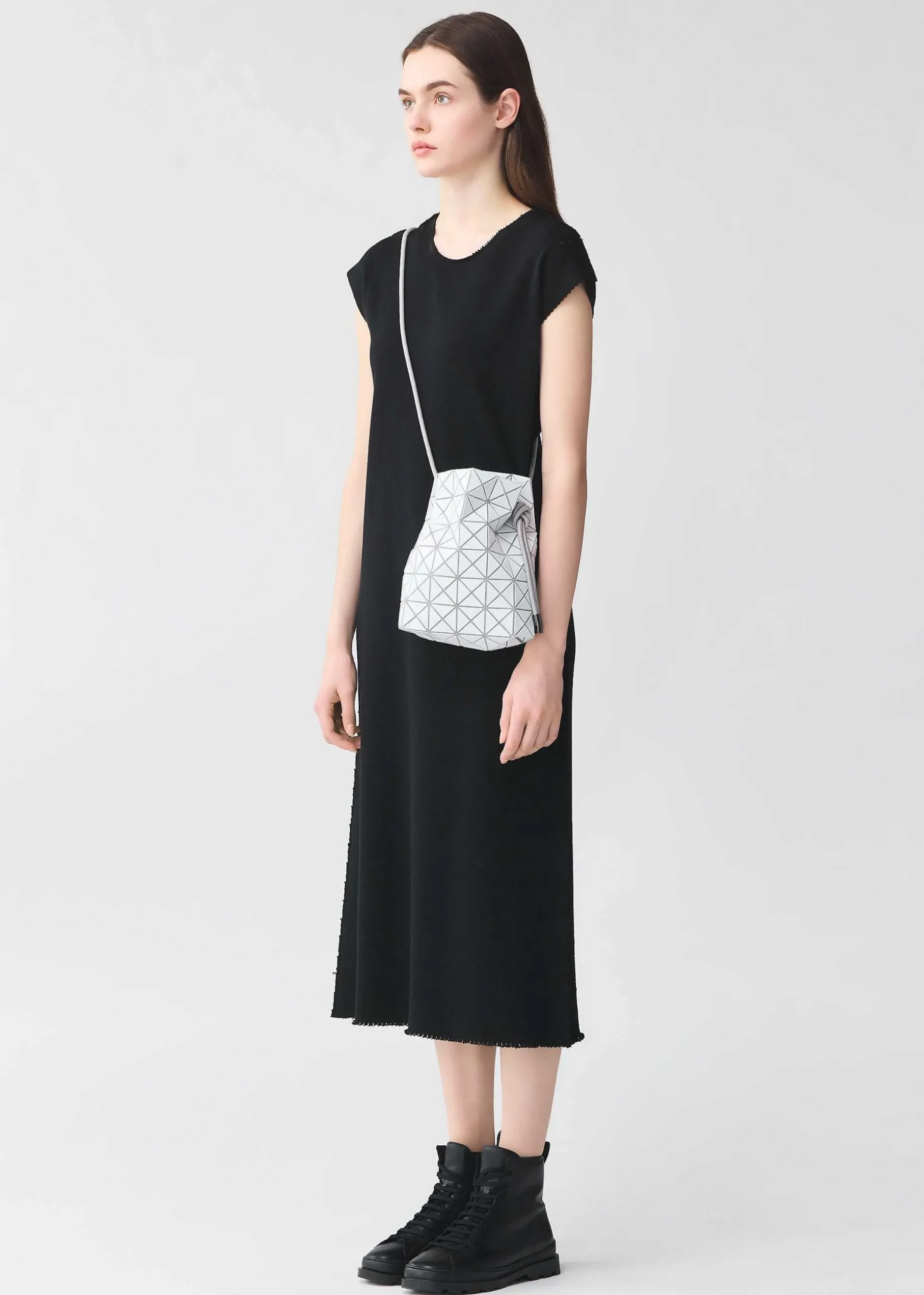 ISSEY MIYAKE Shoulder Bag|Wring One-Tone
